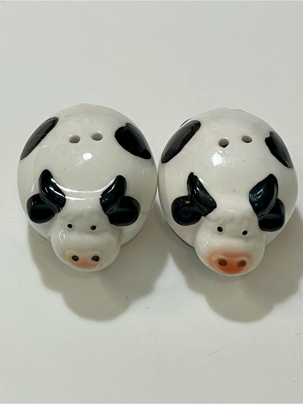 Cow Salt and Pepper Shakers - White and Black Like New - Picture 7 of 7